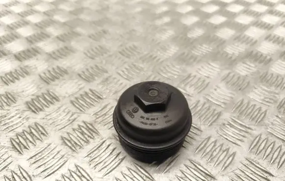 Volkswagen Golf V Oil filter cover 03C115403F