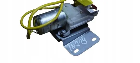 Volkswagen Phaeton Seat belt adjustment motor 560973354D