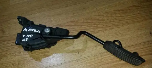 Nissan Almera Tino Accelerator throttle pedal 18002BU401