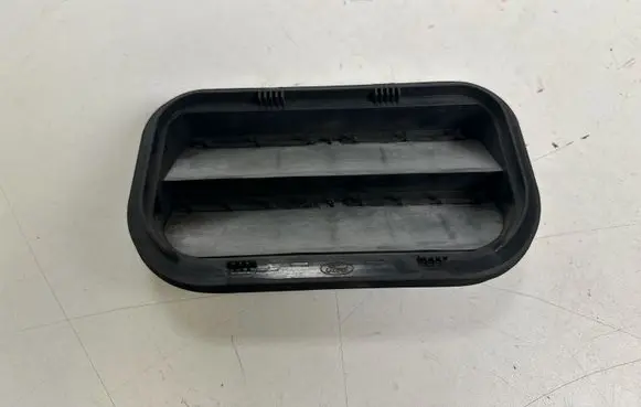 Ford Mustang VI Quarter panel pressure vent 3C3A54280B62