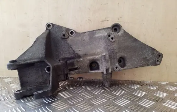 Volvo S40, V40 Generator/alternator bracket 
