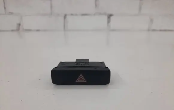 Volkswagen PASSAT B7 Hazard light switch 9535091QB