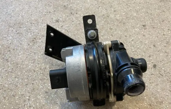 Mercedes-Benz C AMG W205 Electric auxiliary coolant/water pump A0005002300 A2535012320