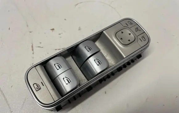 Mercedes-Benz GLE W167 Electric window control switch A1679059903