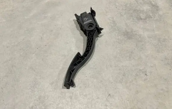 Mercedes-Benz B W246 W242 Accelerator throttle pedal A2463001404