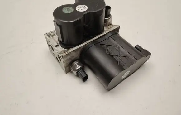 Mercedes-Benz CL C216 Air suspension valve block A2213200358
