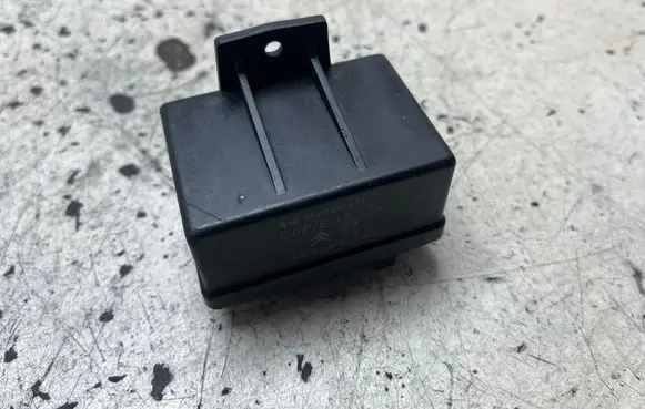 Peugeot 307 Glow plug pre-heat relay 9639912580