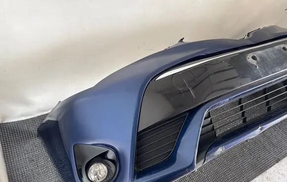 Toyota Avensis T270 Front bumper 8T5