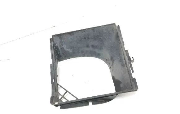 Volkswagen Touareg I Intercooler air channel guide 7L0117339