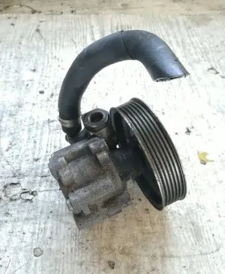 Opel Combo D Power steering pump 55576871