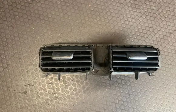 Honda CR-V Dash center air vent grill 77250S9AA0130