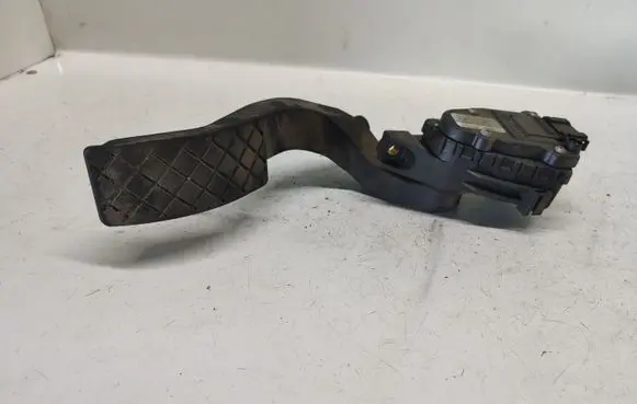 Audi A6 S6 C5 4B Accelerator throttle pedal 8D1721523