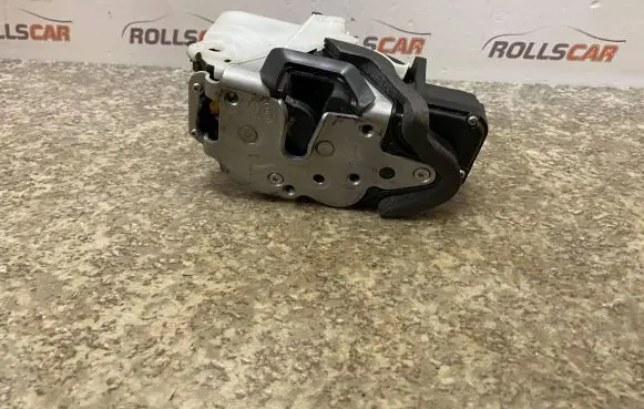 Opel Insignia A Front door lock 3023880RH3 13A171
