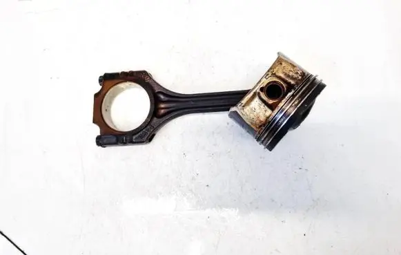Volkswagen Golf V Piston with connecting rod