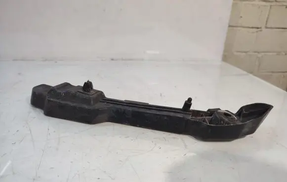 KIA Carens II Front bumper mounting bracket 865131D000