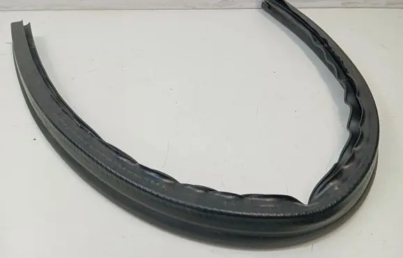 Porsche Macan (95B) Engine compartment rubber 95B823737