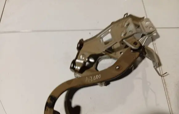 Opel Zafira A Clutch pedal 