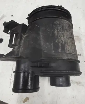 Renault Clio I Air filter box 7700105247 7700873536 7700105236