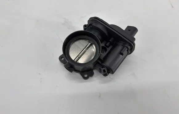 Volkswagen Golf VIII Throttle valve 04E133062S