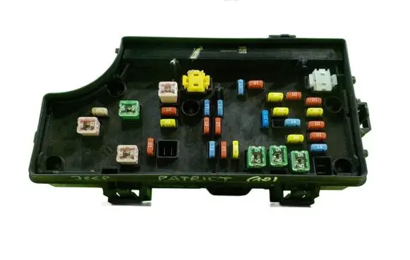 Jeep Patriot Fuse box set P04692207AG BEZPIECZNIKOW