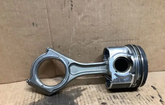 Subaru Legacy Piston with connecting rod
