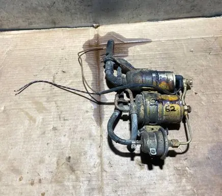 Mercedes-Benz 190 W201 Fuel injection high pressure pump 0004760621 M102