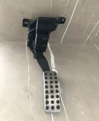 Mercedes-Benz GLA W156 Accelerator throttle pedal A2463001904
