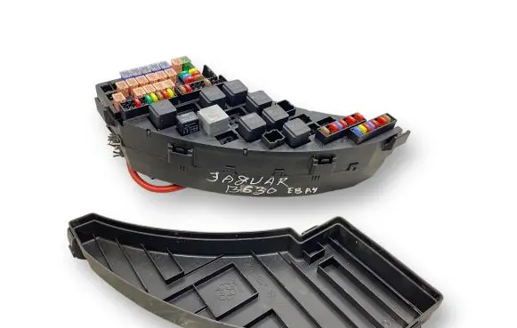 Jaguar S-Type Fuse module 543277XA1 2R8T14A003FB