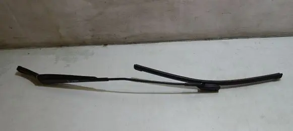 Volkswagen Golf VI Front wiper blade arm 1Q1955410