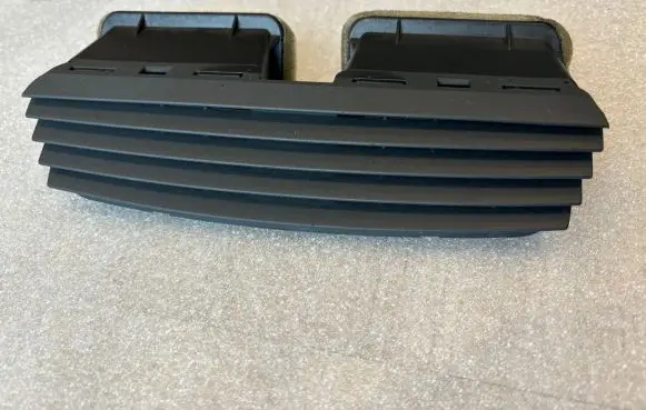 Mercedes-Benz S W221 Dash center air vent grill A2216890066 P0107905 T0023498