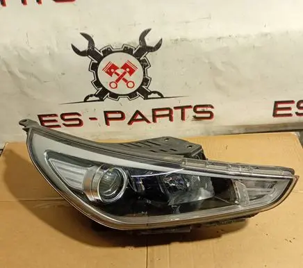 Hyundai i30 Headlight/headlamp 92102-G4020