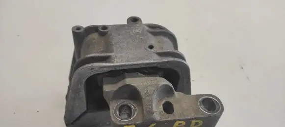 Volkswagen PASSAT B6 Engine mount bracket 1KO199262