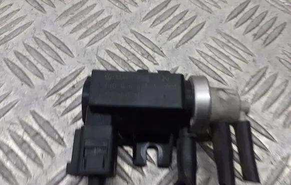 Volkswagen Golf Plus Valve vacuum 1J0906627