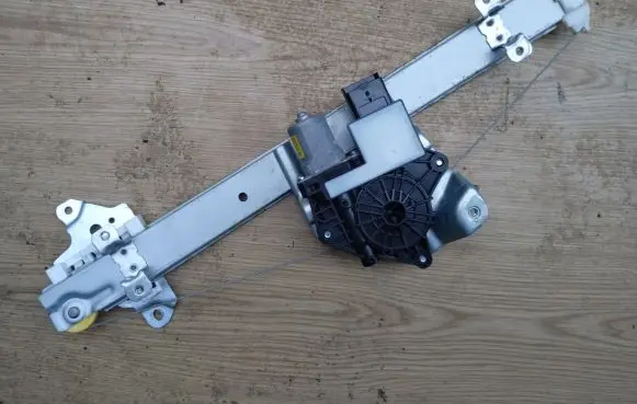 Nissan Juke II F16 Front door window regulator with motor 807506PA1A