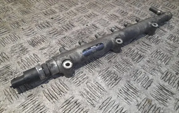 Volvo V70 Fuel main line pipe 8658252 0445215010