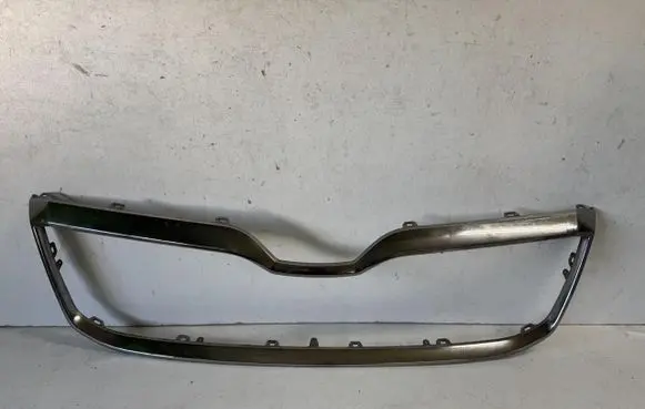 Skoda Superb B8 (3V) Front bumper upper radiator grill 3V0853761B