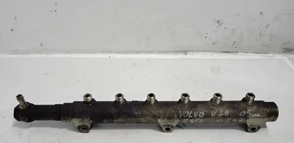 Volvo V70 Fuel main line pipe 0445215010 8658252
