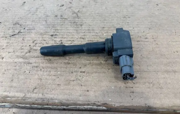 Renault Clio IV High voltage ignition coil 224332428R 107C62813