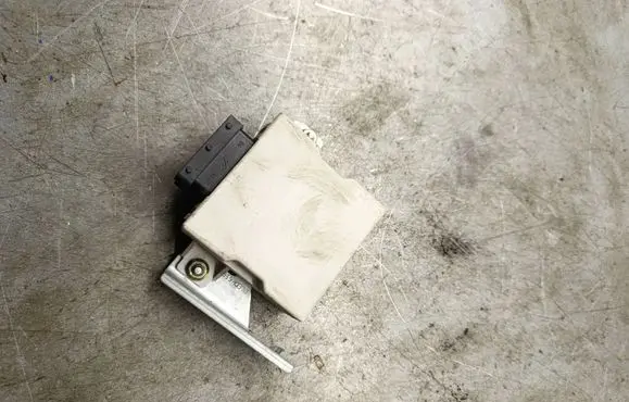 Toyota Corolla Verso AR10 Window wiper relay 859400f010