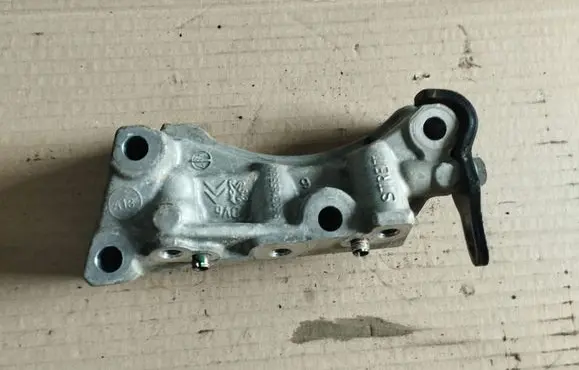 Peugeot 2008 I Engine mounting bracket 9683165580