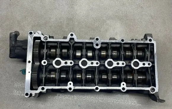 Opel Zafira B Other cylinder head part 55194356