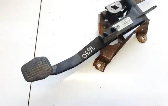 Ford Focus Clutch pedal 4m517b633el 4m51-7b633-el