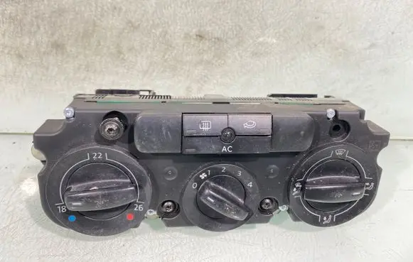 Volkswagen Touran I Climate control unit