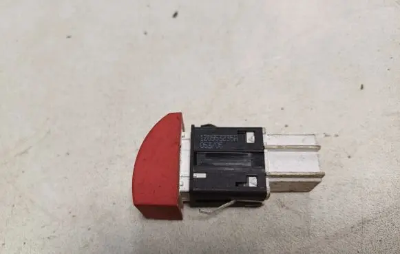 Skoda Octavia Mk2 (1Z) Hazard light switch 1Z0953235A