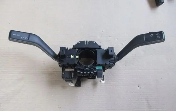 Volkswagen PASSAT Central console control unit 3C9953513