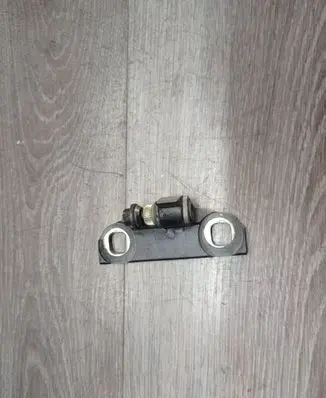 Volvo V70 Front door upper hinge
