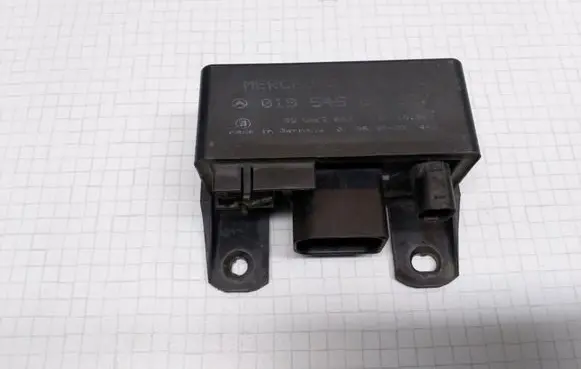 Mercedes-Benz C W202 Glow plug pre-heat relay 0195456932