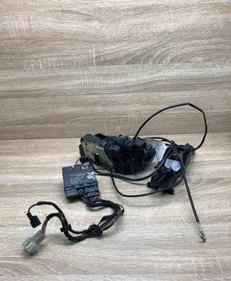 Mercedes-Benz E W211 Front door lock 2118203785 W211DOORLOCK