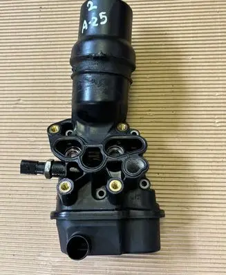 Skoda Octavia Mk2 (1Z) Oil filter mounting bracket 06F115397F