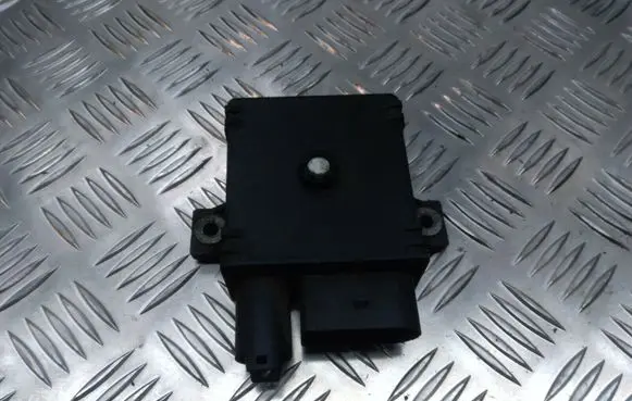 BMW 5 E60 E61 Glow plug pre-heat relay GDA1Si9Cu3